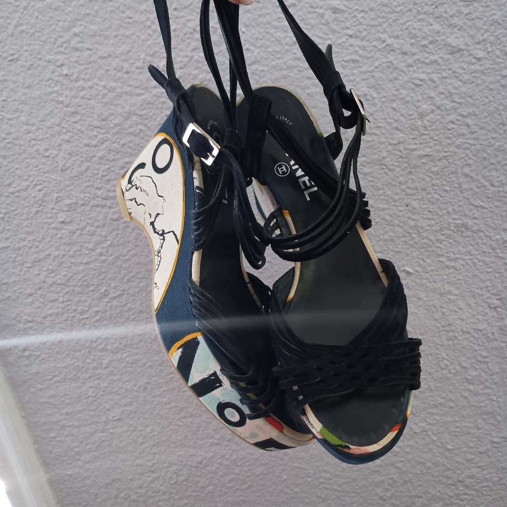 Chanel Wedges Navy blue with designs - Picture 9 of 9